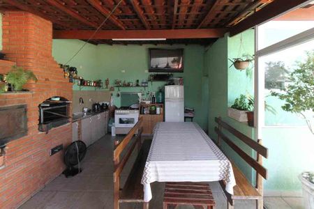 Casa à venda com 196m², 4 quartos e 4 vagas Casa à venda com 196m², 4 quartos e 4 vagasÁrea comum - Churrasqueira