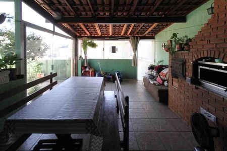 Casa à venda com 196m², 4 quartos e 4 vagas Casa à venda com 196m², 4 quartos e 4 vagasÁrea comum - Churrasqueira