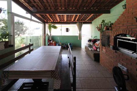 Casa à venda com 196m², 4 quartos e 4 vagas Casa à venda com 196m², 4 quartos e 4 vagasÁrea comum - Churrasqueira