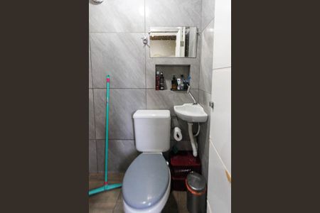 Casa à venda com 196m², 4 quartos e 4 vagas Casa à venda com 196m², 4 quartos e 4 vagasBanheiro 1