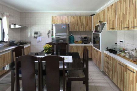 Casa à venda com 196m², 4 quartos e 4 vagas Casa à venda com 196m², 4 quartos e 4 vagasCozinha