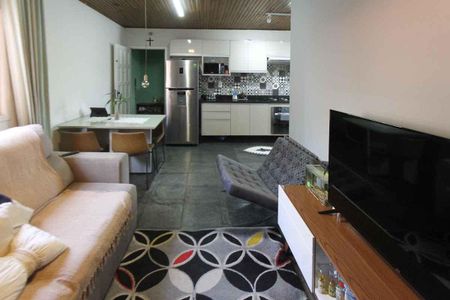 Casa à venda com 196m², 4 quartos e 4 vagas Casa à venda com 196m², 4 quartos e 4 vagasSala