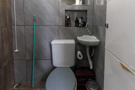 Casa à venda com 196m², 4 quartos e 4 vagas Casa à venda com 196m², 4 quartos e 4 vagasBanheiro 1