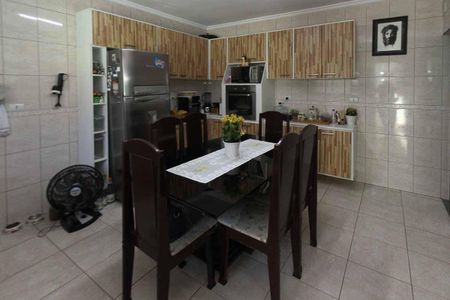 Casa à venda com 196m², 4 quartos e 4 vagas Casa à venda com 196m², 4 quartos e 4 vagasCozinha