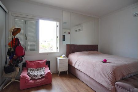 Casa à venda com 130m², 3 quartos e 1 vagaSuíte - Segundo Andar