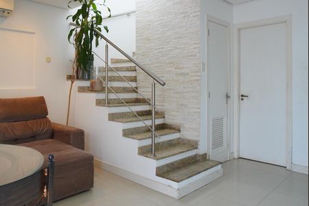 Casa à venda com 130m², 3 quartos e 1 vaga Casa à venda com 130m², 3 quartos e 1 vagaEscada - Segundo Andar