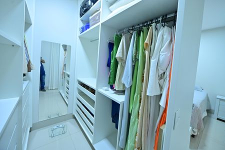 Casa para alugar com 210m², 3 quartos e 2 vagas Casa para alugar com 210m², 3 quartos e 2 vagasCloset da suíte 3