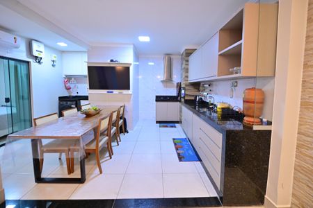 Casa para alugar com 210m², 3 quartos e 2 vagas Casa para alugar com 210m², 3 quartos e 2 vagasCozinha