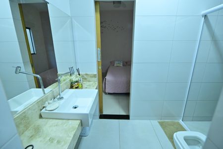 Casa para alugar com 210m², 3 quartos e 2 vagas Casa para alugar com 210m², 3 quartos e 2 vagasBanheiro da Suíte 1