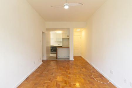 Apartamento para alugar com 80m², 3 quartos e sem vagaDetalhe da sala