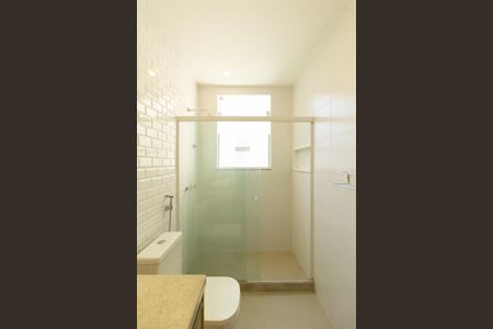 Apartamento para alugar com 80m², 3 quartos e sem vagaDetalhe do banheiro social 1