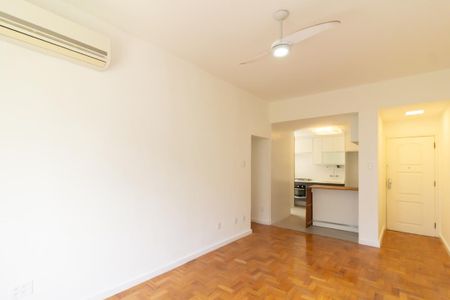 Apartamento para alugar com 80m², 3 quartos e sem vagaDetalhe da sala
