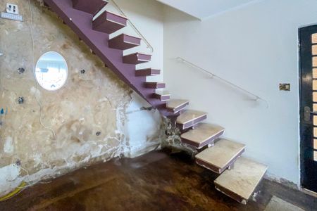 Casa à venda com 182m², 5 quartos e 4 vagasEscada