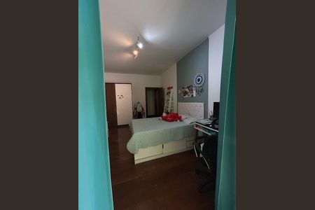 Casa à venda com 450m², 5 quartos e 3 vagas Casa à venda com 450m², 5 quartos e 3 vagasQuarto 2