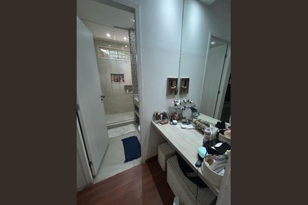 Casa à venda com 450m², 5 quartos e 3 vagas Casa à venda com 450m², 5 quartos e 3 vagasBanheiro 4