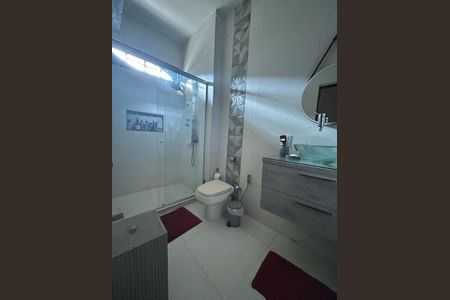 Casa à venda com 450m², 5 quartos e 3 vagas Casa à venda com 450m², 5 quartos e 3 vagasBanheiro 3