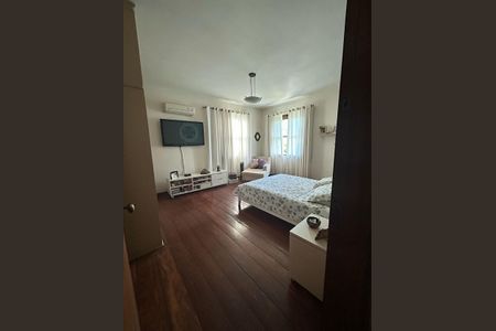 Casa à venda com 450m², 5 quartos e 3 vagas Casa à venda com 450m², 5 quartos e 3 vagasQuarto 1