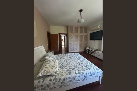 Casa à venda com 450m², 5 quartos e 3 vagas Casa à venda com 450m², 5 quartos e 3 vagasQuarto 1