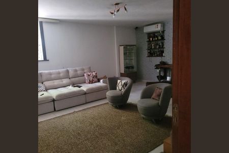 Casa à venda com 450m², 5 quartos e 3 vagas Casa à venda com 450m², 5 quartos e 3 vagasSala