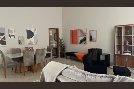 Casa de condomínio para alugar com 245m², 3 quartos e 4 vagas Casa de condomínio para alugar com 245m², 3 quartos e 4 vagasSala