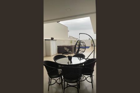 Casa de condomínio para alugar com 245m², 3 quartos e 4 vagas Casa de condomínio para alugar com 245m², 3 quartos e 4 vagasÁrea comum