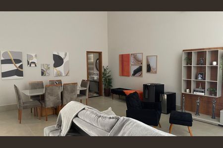 Casa de condomínio para alugar com 245m², 3 quartos e 4 vagas Casa de condomínio para alugar com 245m², 3 quartos e 4 vagasSala