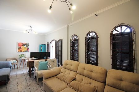 Casa à venda com 173m², 2 quartos e 3 vagasSala