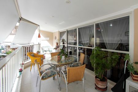 Apartamento à venda com 165m², 3 quartos e 2 vagasVaranda