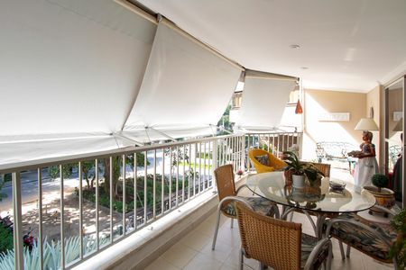 Apartamento à venda com 165m², 3 quartos e 2 vagasVaranda