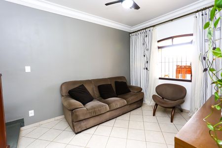 Casa para alugar com 135m², 2 quartos e 2 vagasSala