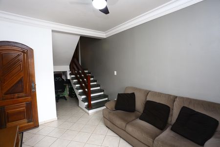 Casa para alugar com 135m², 2 quartos e 2 vagasSala