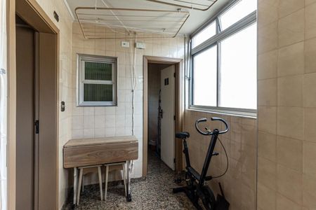 Apartamento à venda com 220m², 4 quartos e 1 vaga Apartamento à venda com 220m², 4 quartos e 1 vagaÁrea de Serviço