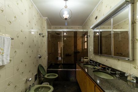 Apartamento à venda com 220m², 4 quartos e 1 vaga Apartamento à venda com 220m², 4 quartos e 1 vagaBanheiro Social