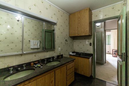 Apartamento à venda com 220m², 4 quartos e 1 vaga Apartamento à venda com 220m², 4 quartos e 1 vagaBanheiro Social