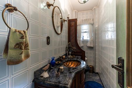 Apartamento à venda com 220m², 4 quartos e 1 vaga Apartamento à venda com 220m², 4 quartos e 1 vagaLavabo