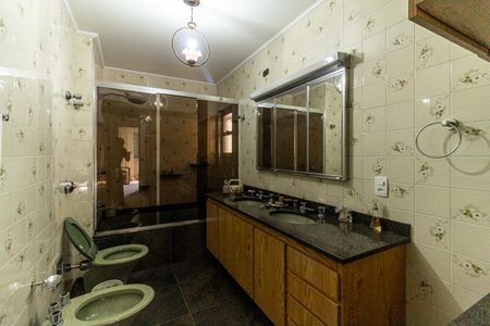 Apartamento à venda com 220m², 4 quartos e 1 vaga Apartamento à venda com 220m², 4 quartos e 1 vagaBanheiro Social