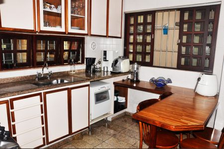 Casa à venda com 350m², 4 quartos e 3 vagas Casa à venda com 350m², 4 quartos e 3 vagasCozinha