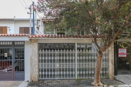 Casa à venda com 245m², 3 quartos e 1 vagaFachada