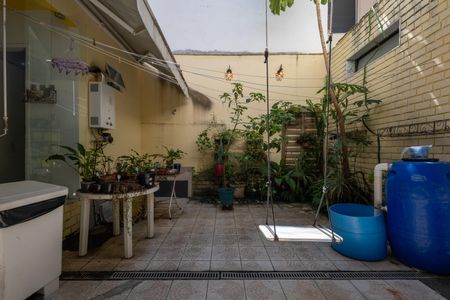 Casa à venda com 198m², 3 quartos e 1 vaga Casa à venda com 198m², 3 quartos e 1 vagaQuintal