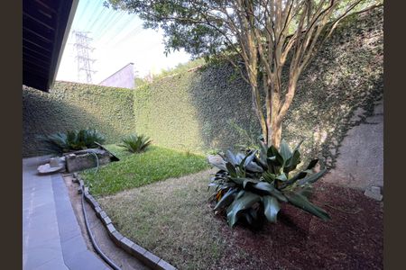 Casa à venda com 410m², 3 quartos e 8 vagasQuintal