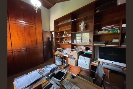 Casa à venda com 410m², 3 quartos e 8 vagasQuarto 2