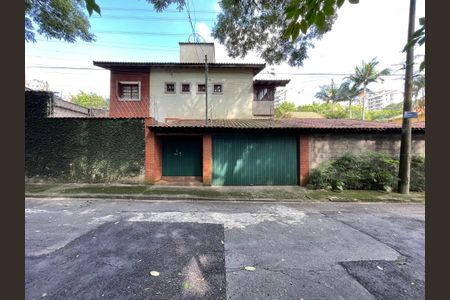 Casa à venda com 410m², 3 quartos e 8 vagasFachada
