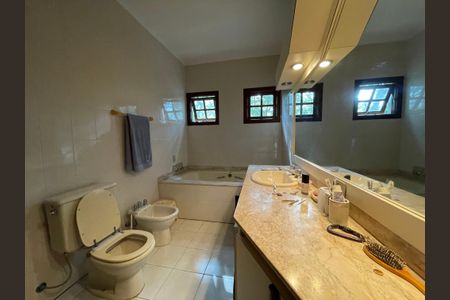 Casa à venda com 410m², 3 quartos e 8 vagasBanheiro 3