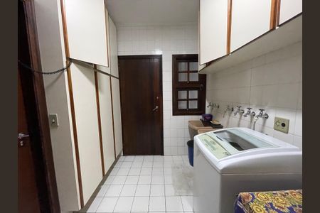 Casa à venda com 410m², 3 quartos e 8 vagasÁrea de Serviço