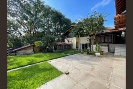Casa à venda com 410m², 3 quartos e 8 vagasQuintal