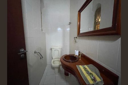 Casa à venda com 410m², 3 quartos e 8 vagasBanheiro 6