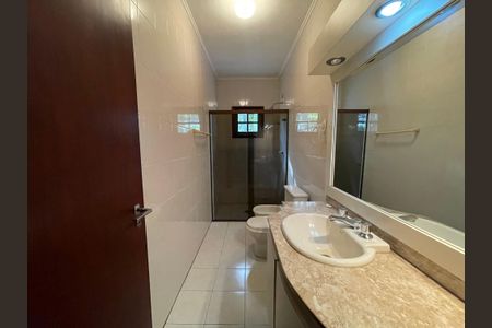 Casa à venda com 410m², 3 quartos e 8 vagasBanheiro 1