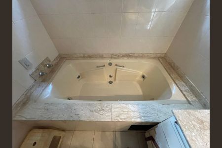 Casa à venda com 410m², 3 quartos e 8 vagasBanheiro 3