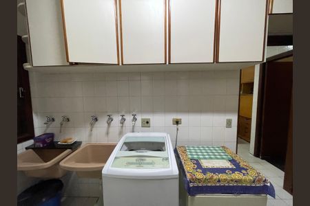 Casa à venda com 410m², 3 quartos e 8 vagasÁrea de Serviço