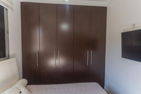 Apartamento para alugar com 74m², 2 quartos e 1 vagaArmário do Quarto 1